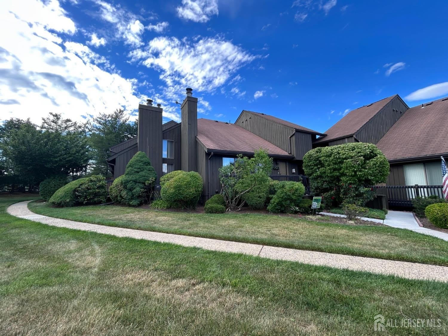11 Westgate Drive – photo 1