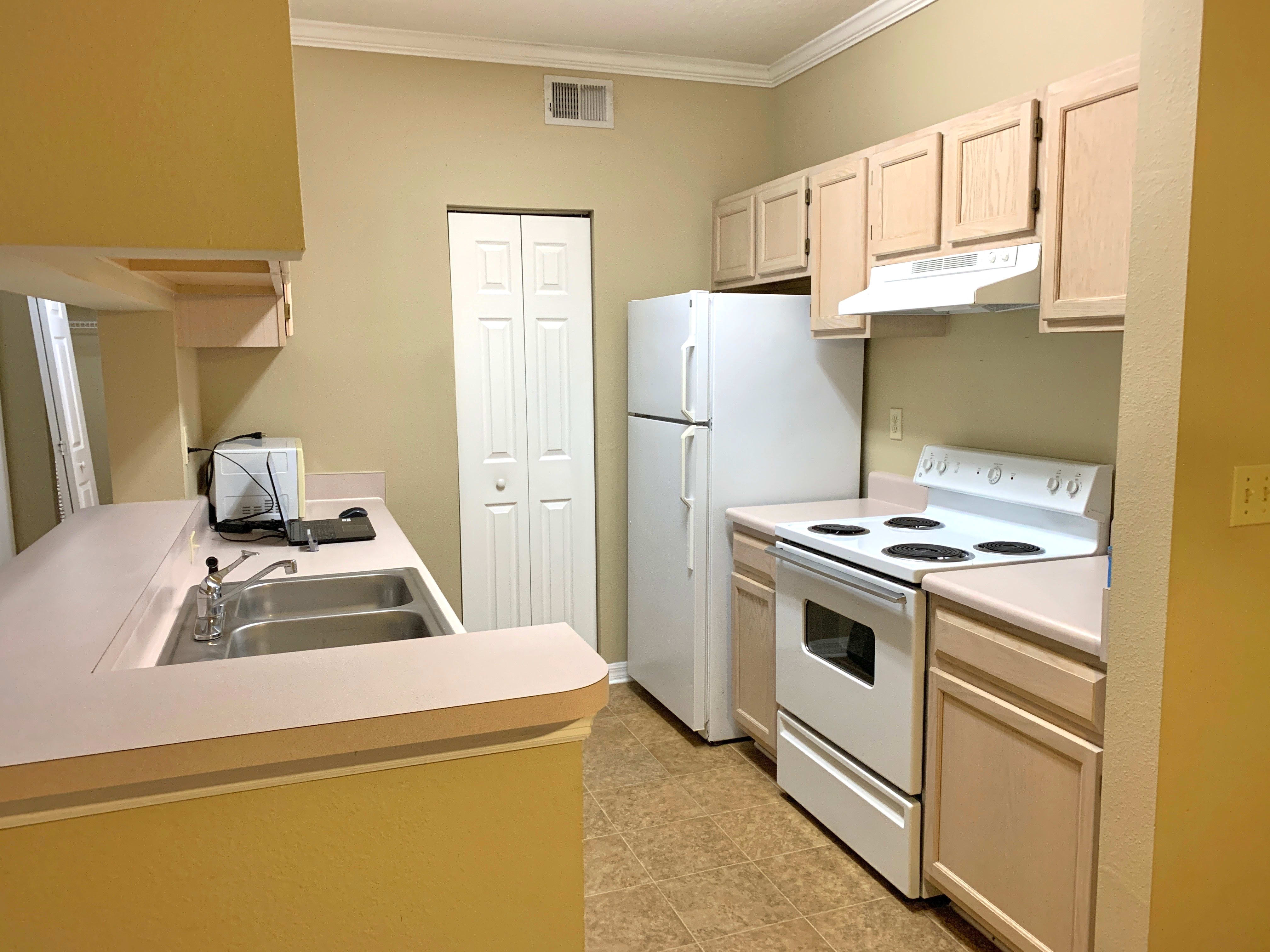 5620 Pinnacle Heights Cir Apt 207 – photo 1 of 12