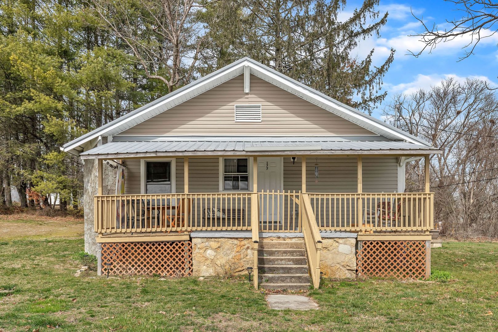 Charming Cottage in Hendersonville NC – photo 1 of 17