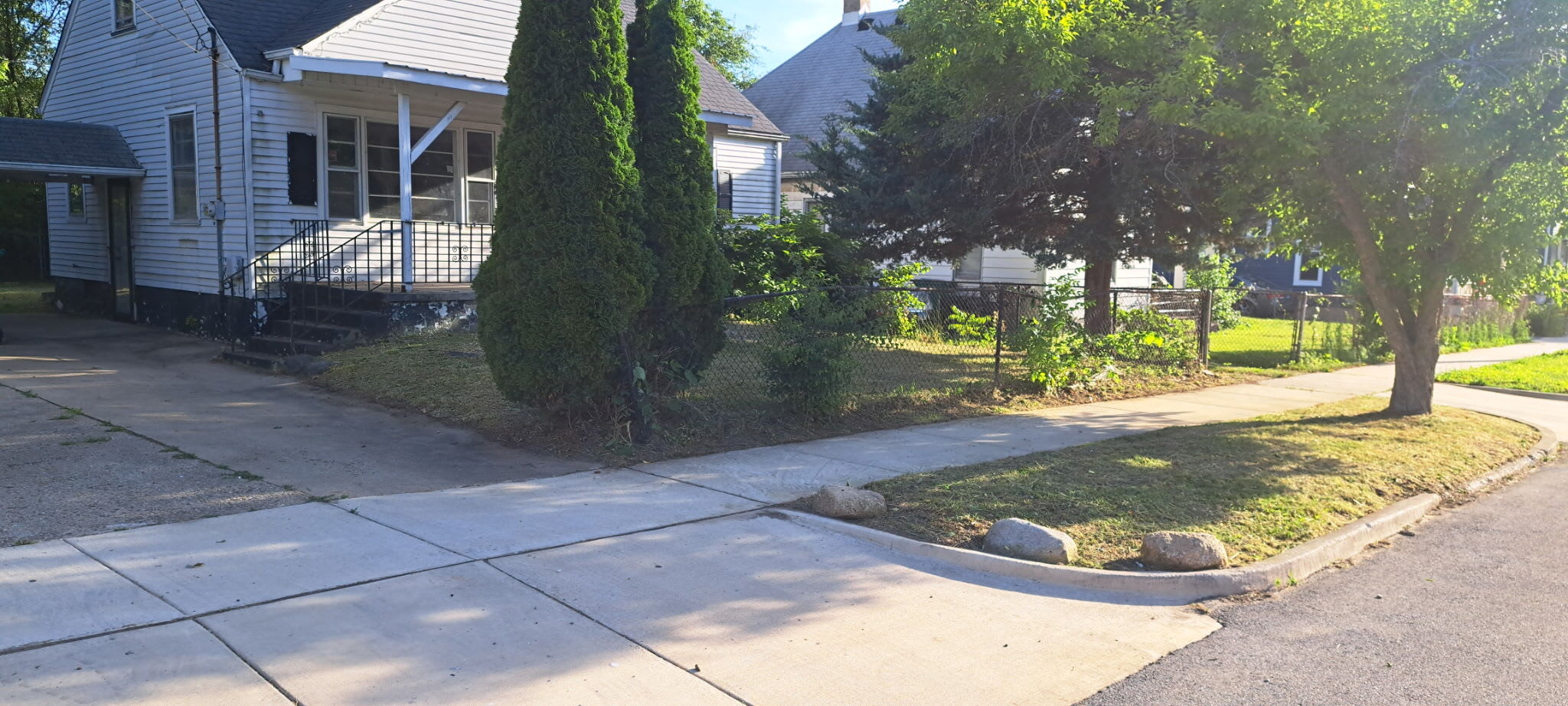 759 E Lawrence St – photo 1 of 27