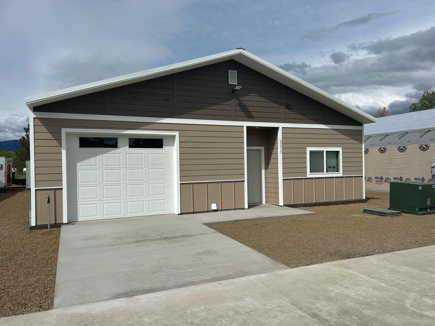 Beautiful newly built 3 bed 2 bath home – photo 1