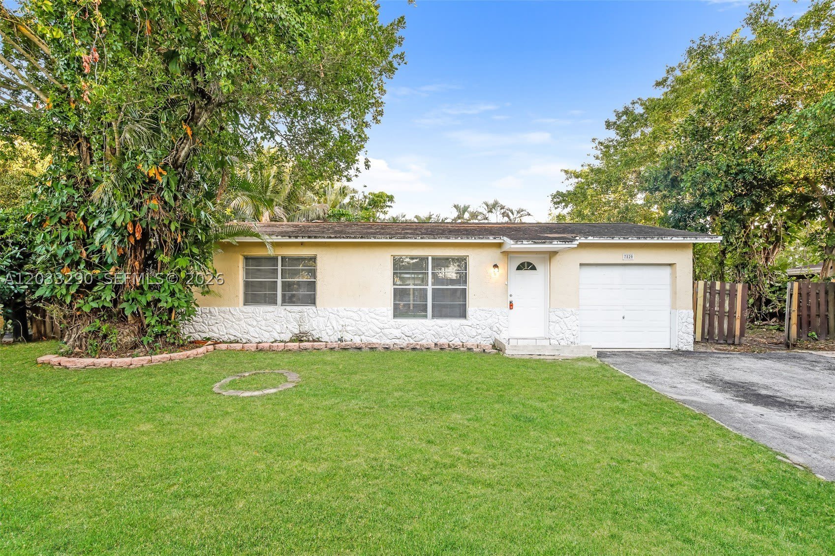 7820 SW 9th St – photo 1 of 18