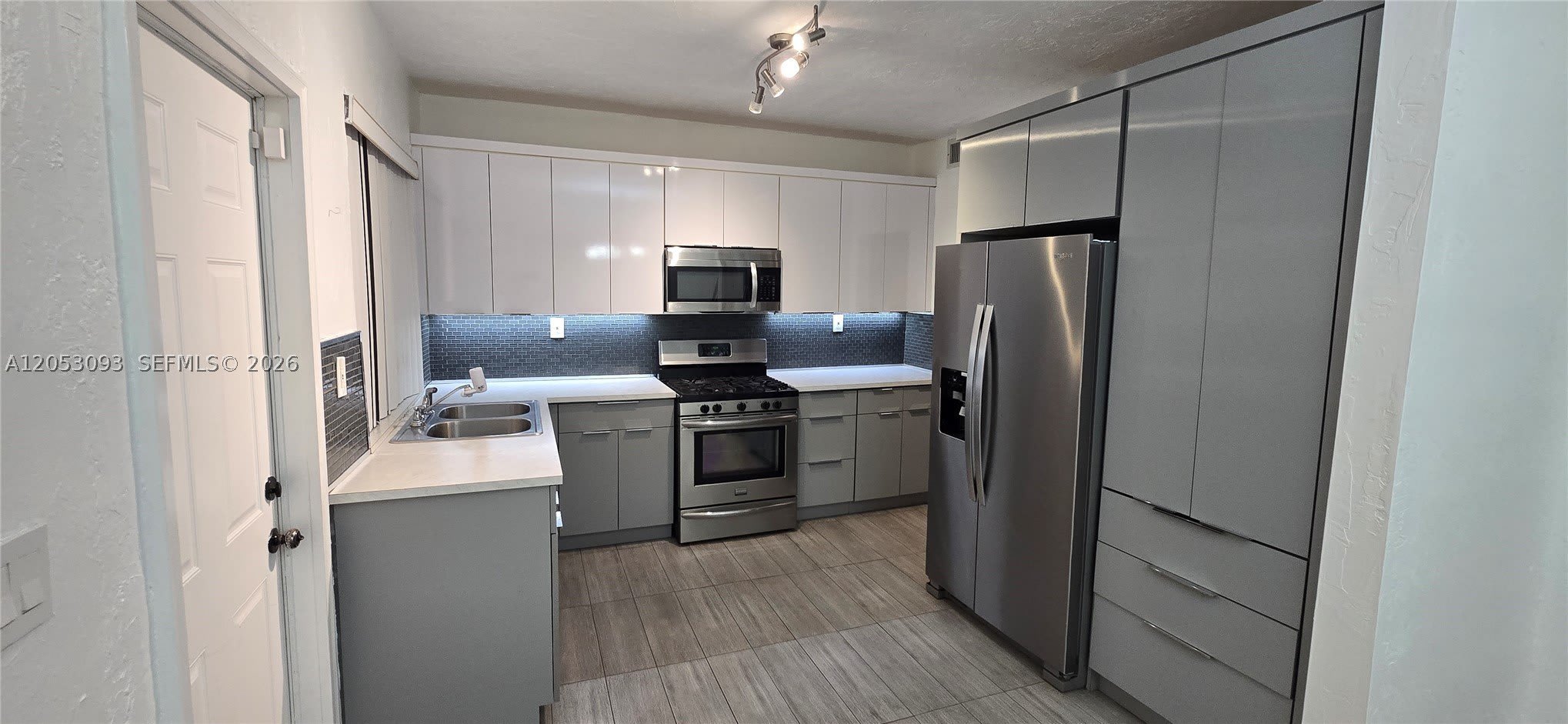 455 NE 131st St – photo 1
