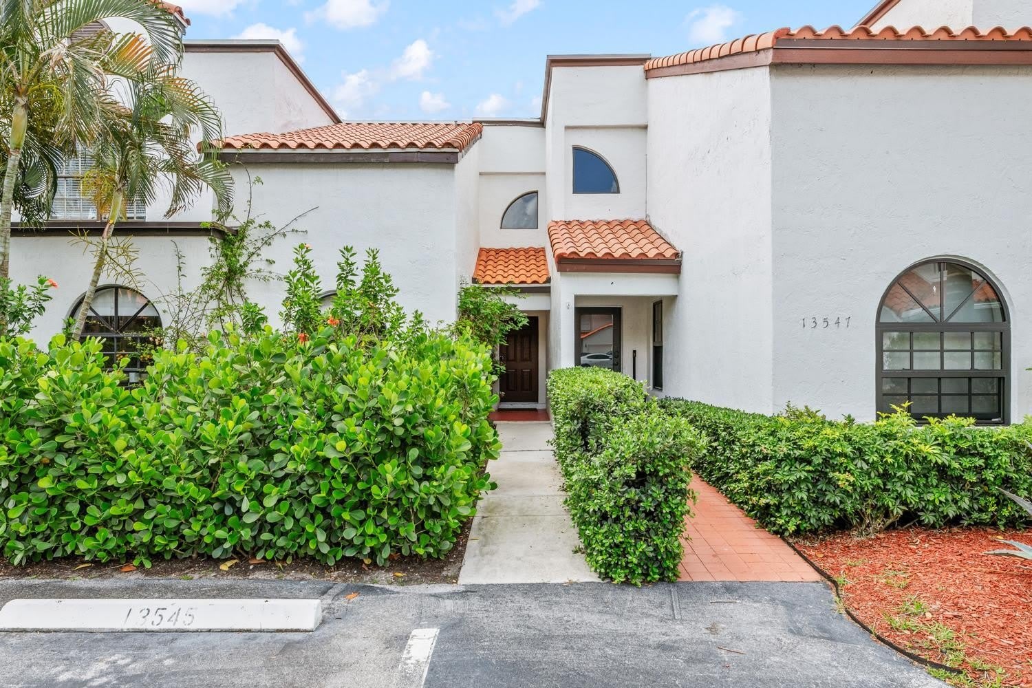 13549 Fountain View Boulevard – photo 1