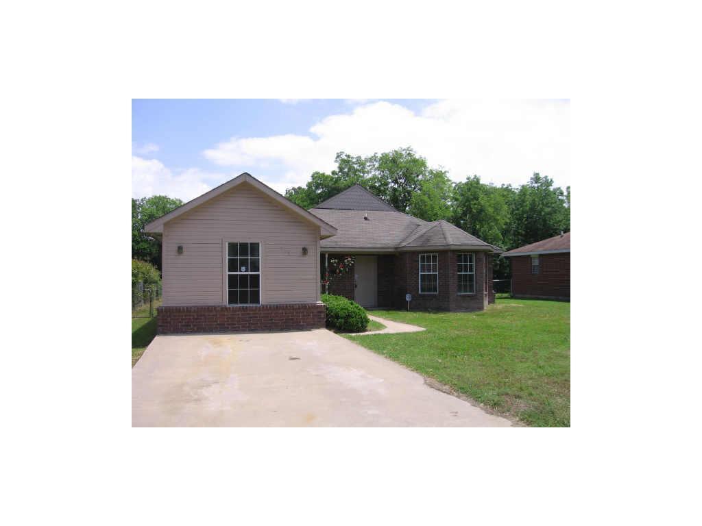 304 Wall, Terrell – photo 1 of 5