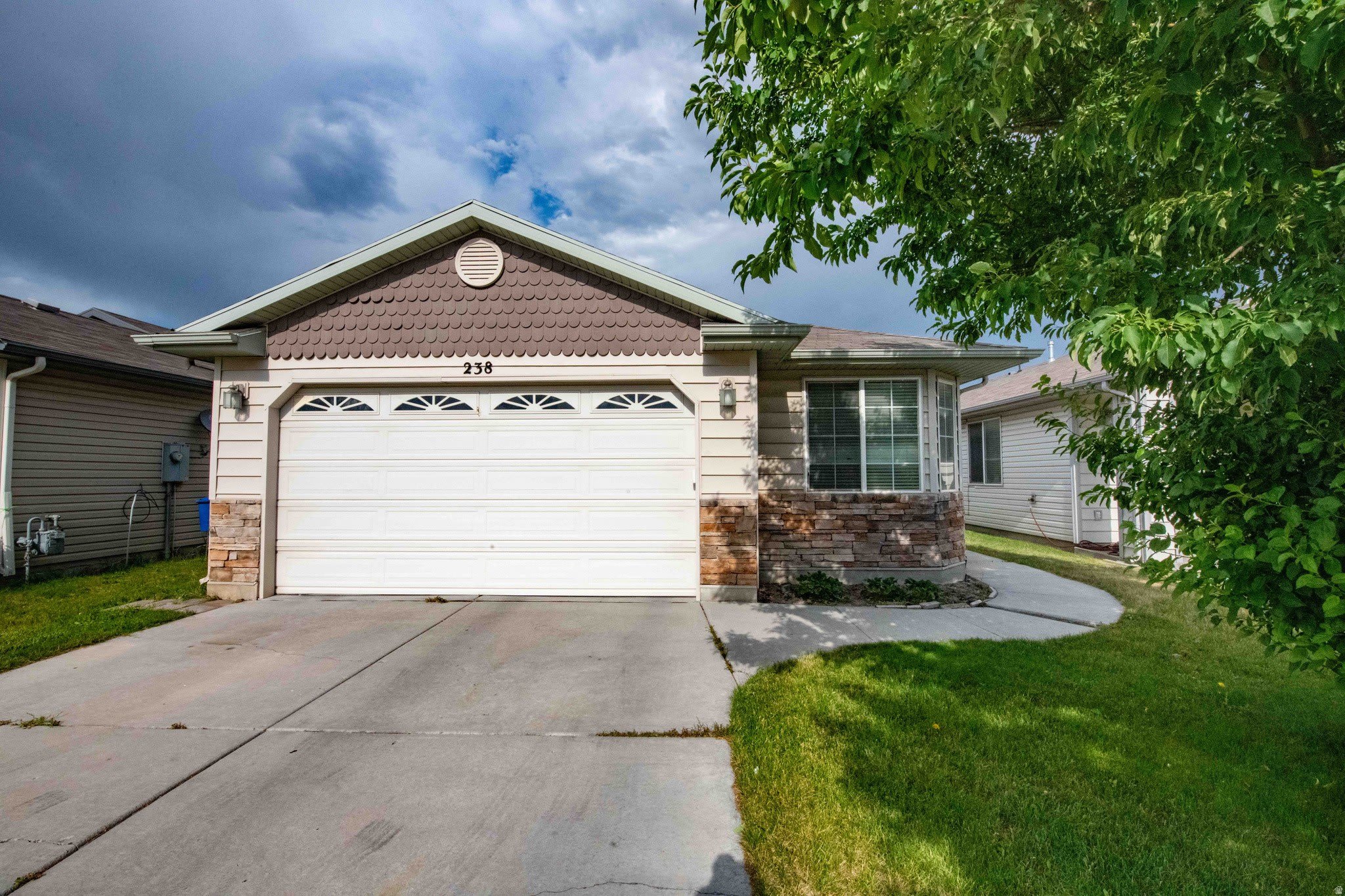 238 N Caleb Dr – photo 1 of 234