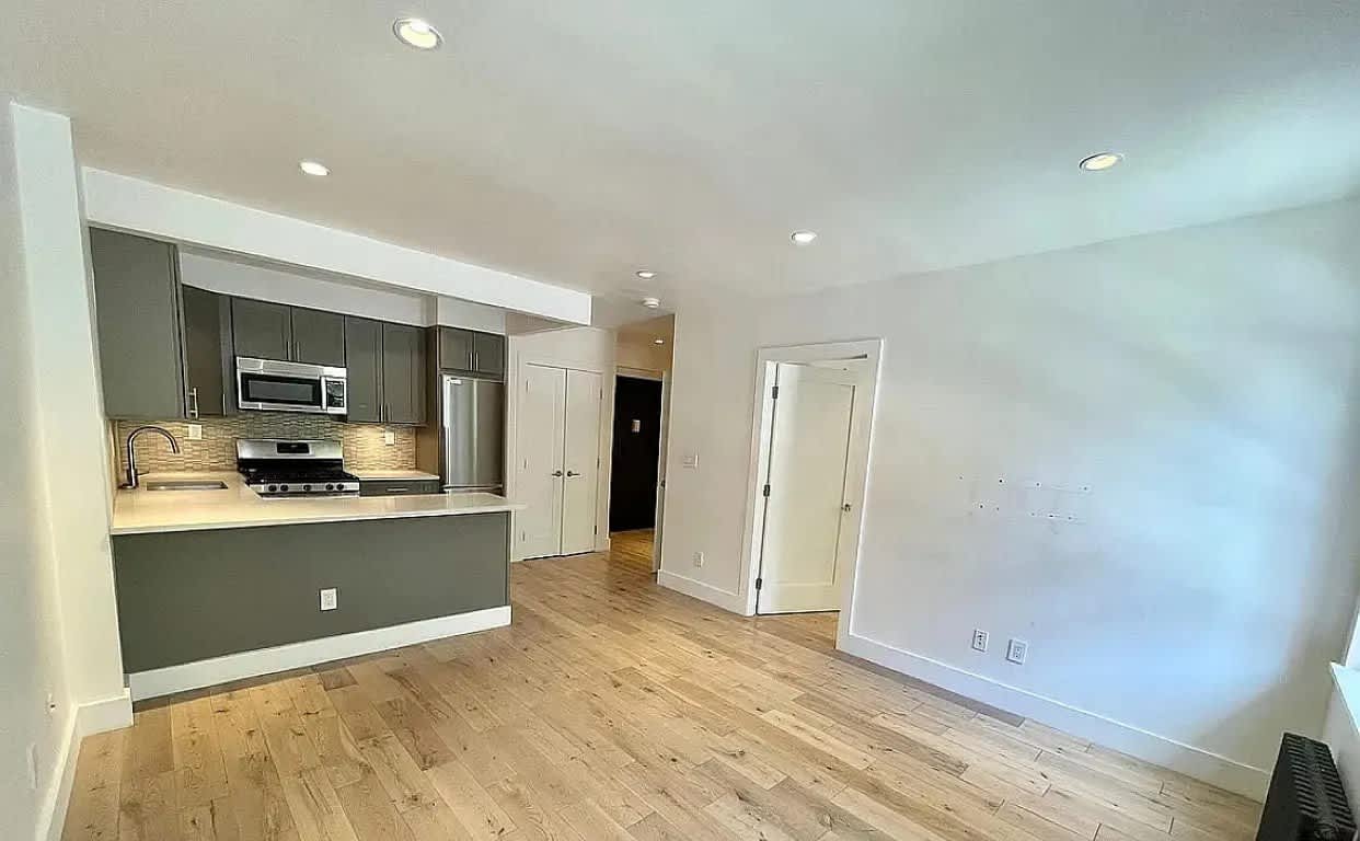633 Washington Ave Apt 12F – photo 1