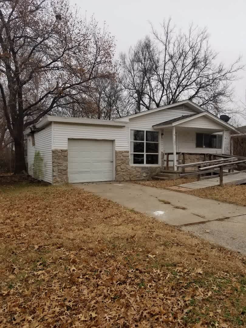 580 Elmhurst – photo 1 of 26