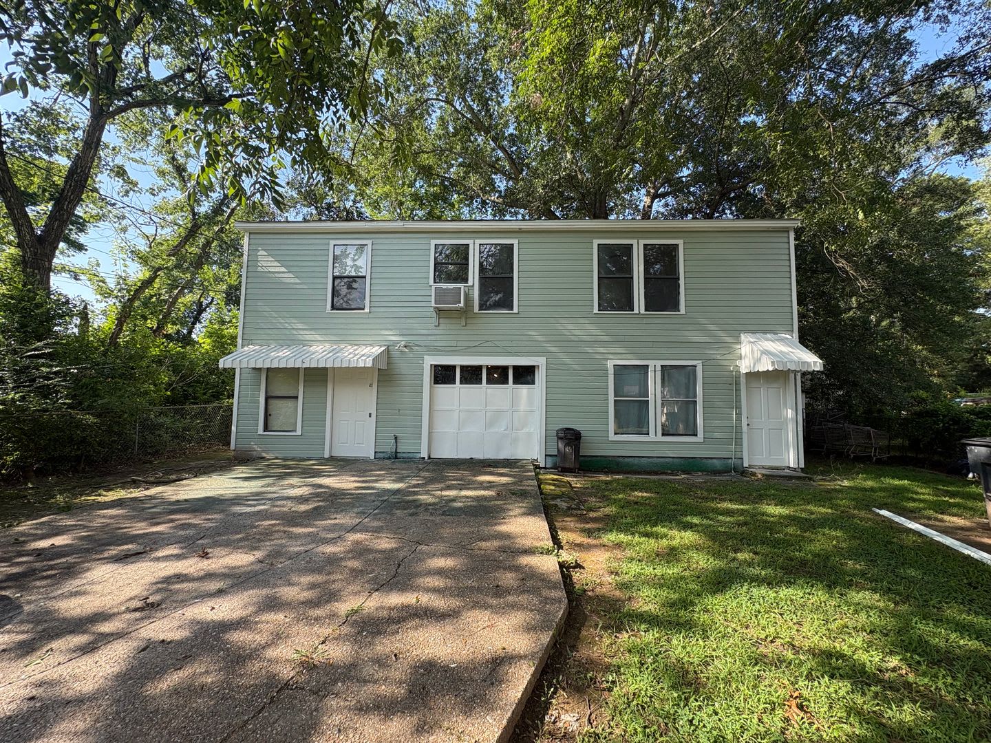 Two bedroom/1 bath garage apartment with Refrigerator and Gas range – photo 1 of 21