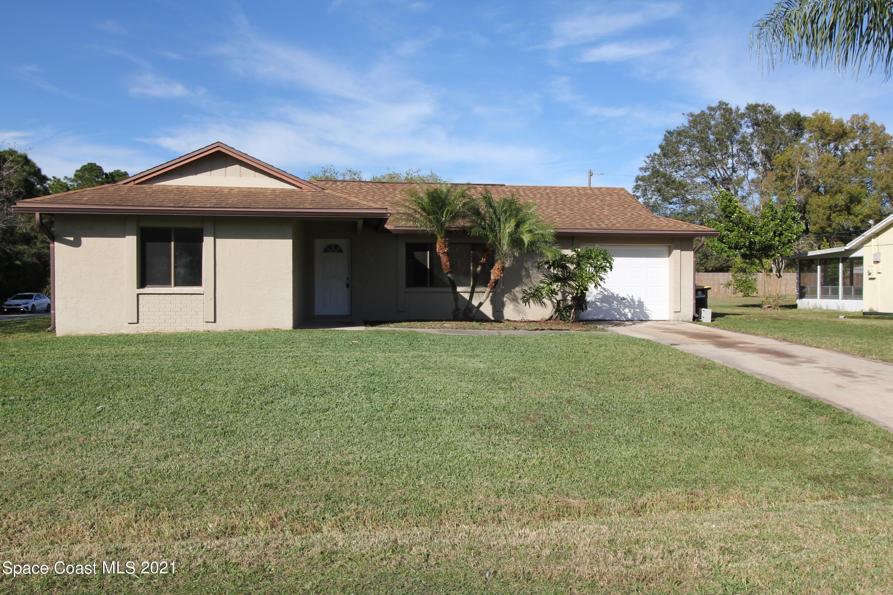 907 Commerce Road SE – photo 1