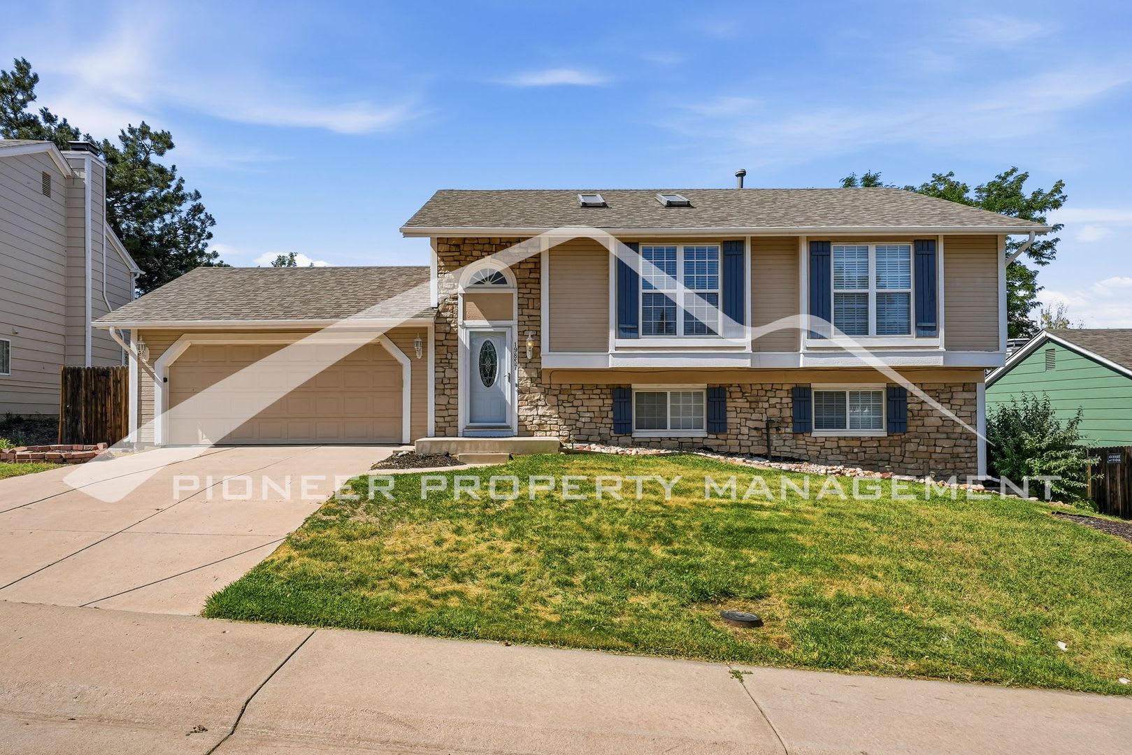 Spacious Home with Central AC and 2-Car Garage – photo 1