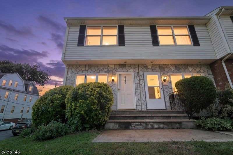 626 Chancellor Ave – photo 1 of 24