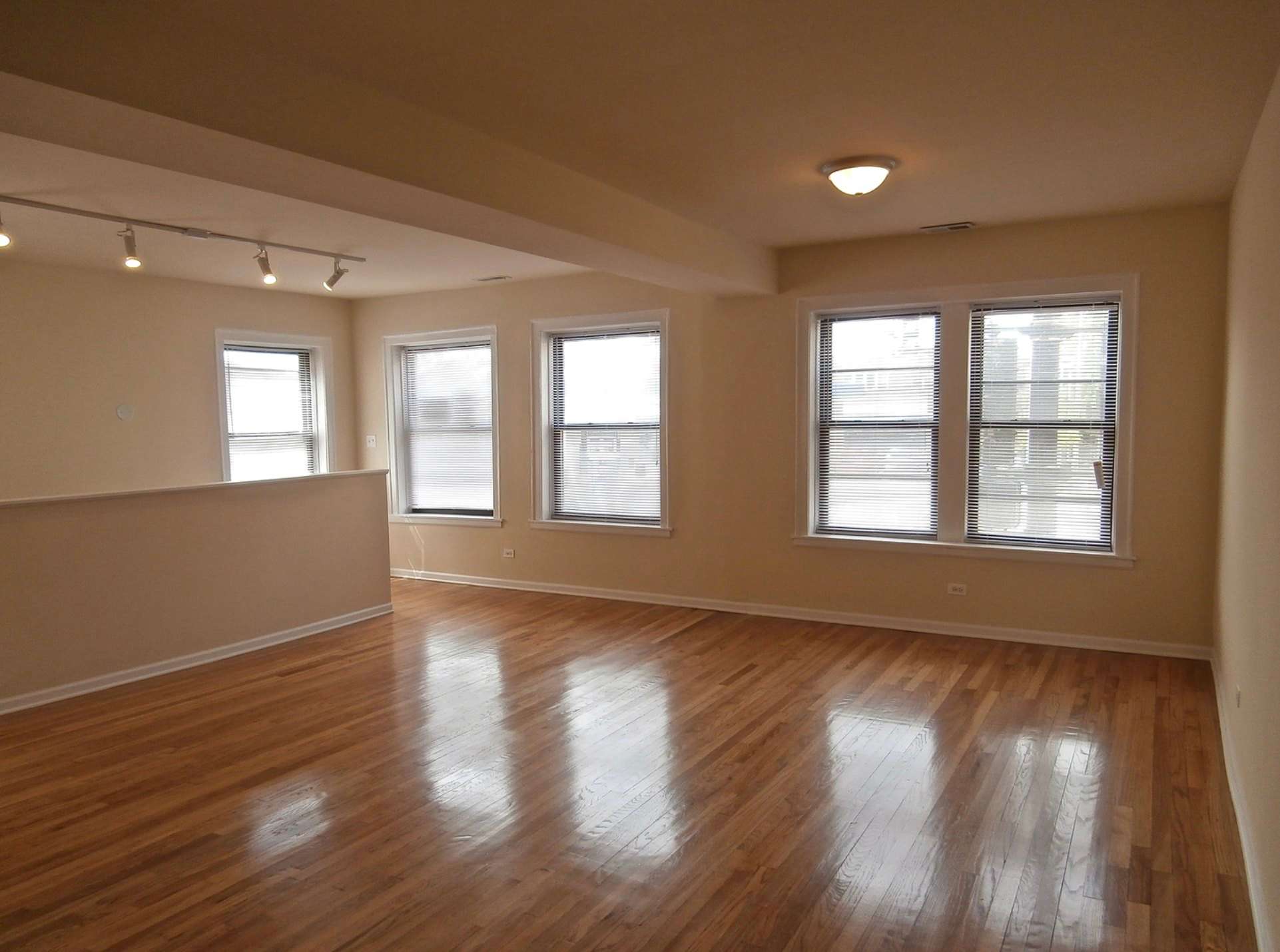 2803 W Lawrence Ave – photo 1