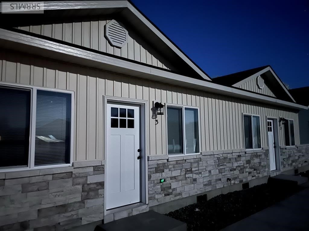 469 N 2400 E – photo 1 of 11