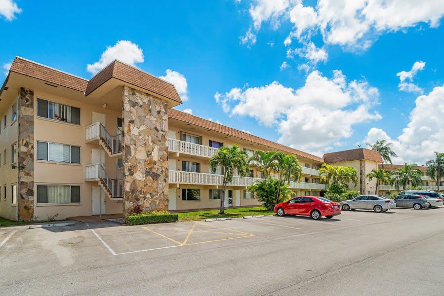 400 VILLAGE GREEN Circle W – photo 1 of 11
