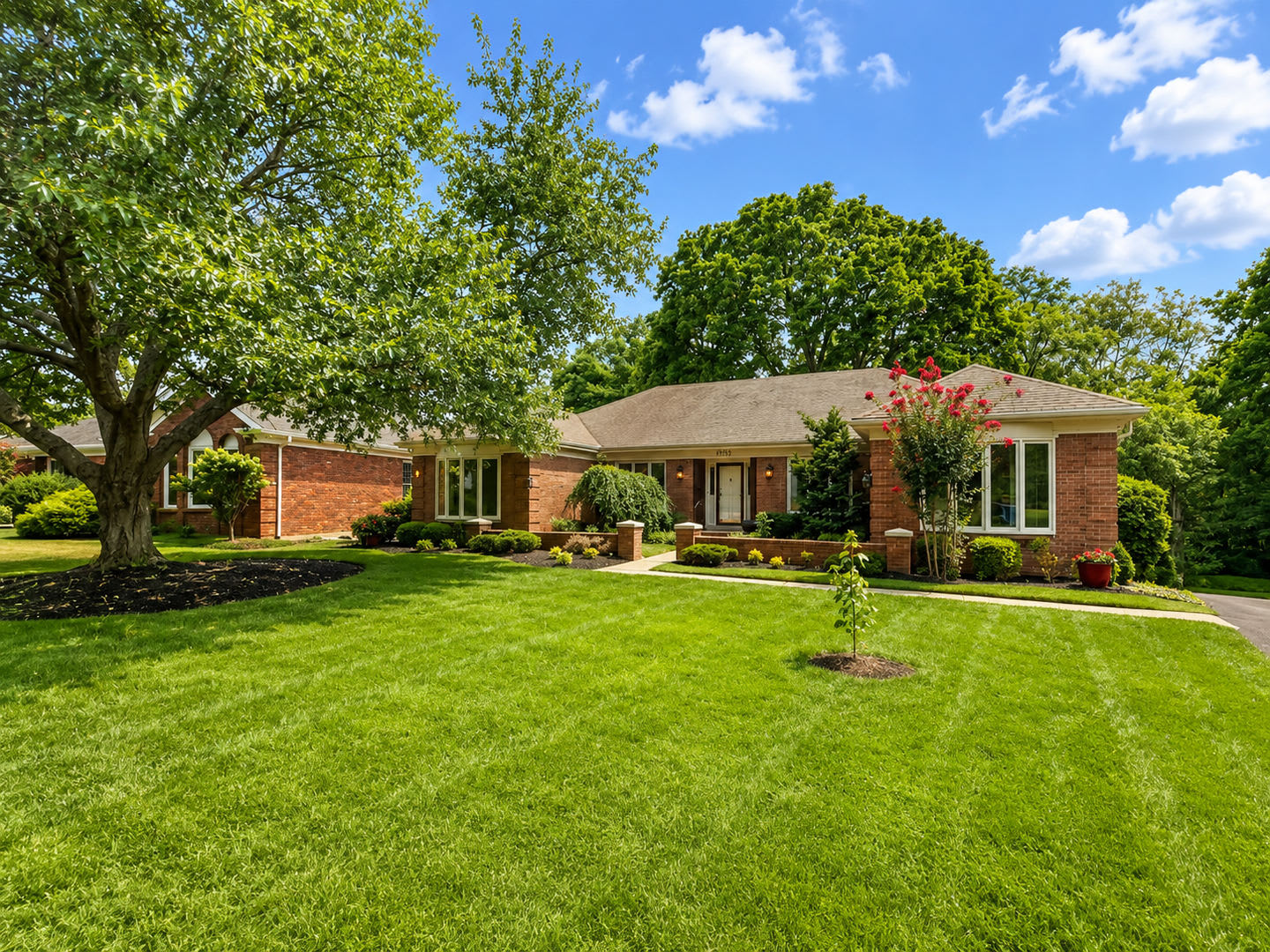 Spacious Walkout In Desirable Location – photo 1 of 48