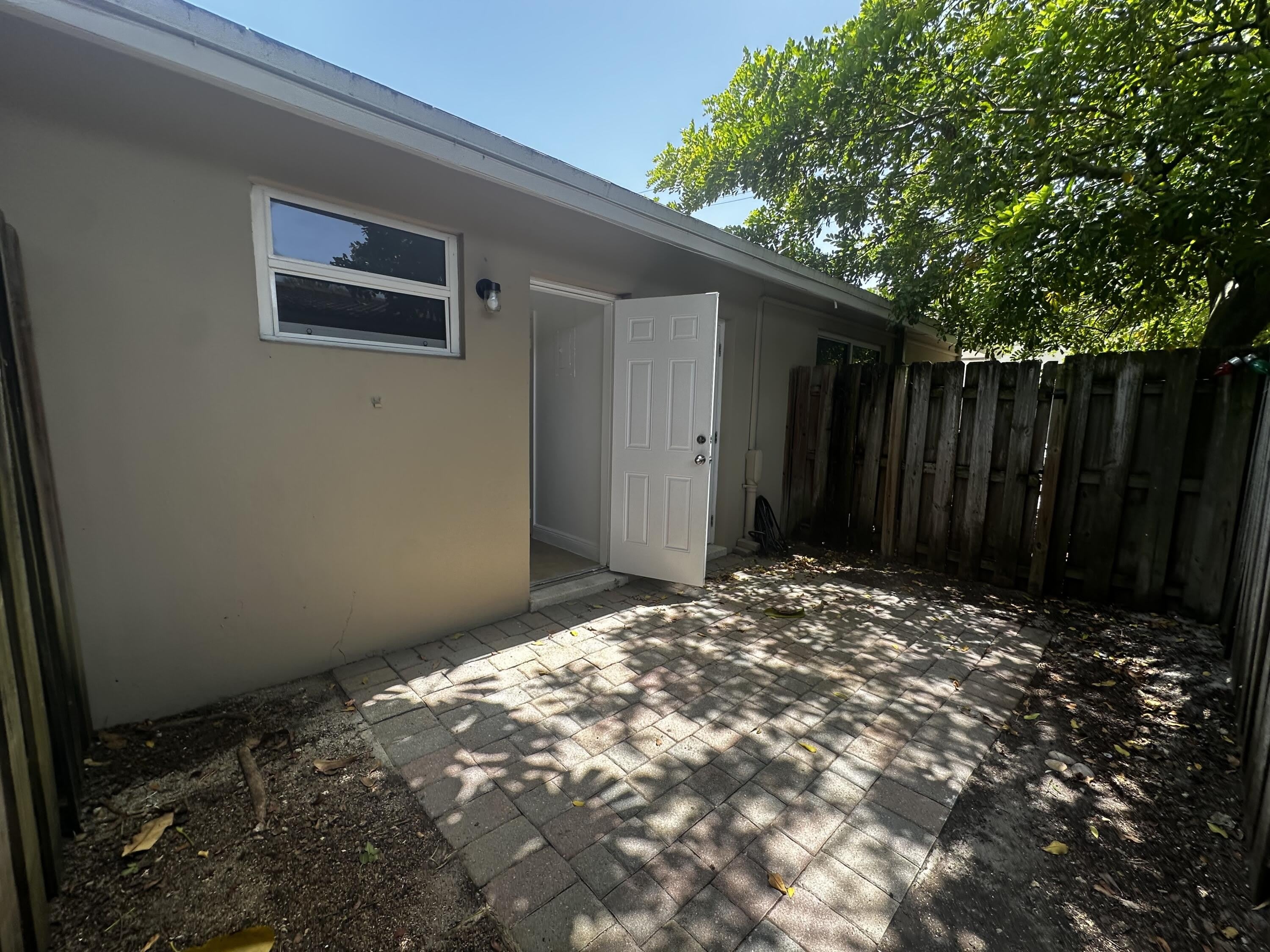 2000 NE 17TH Street – photo 1