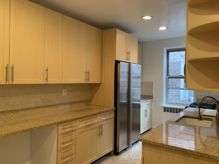 332 E 63rd St – photo 1