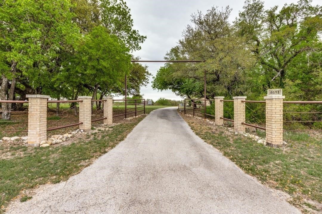 4651 Kelly Road – photo 1 of 18