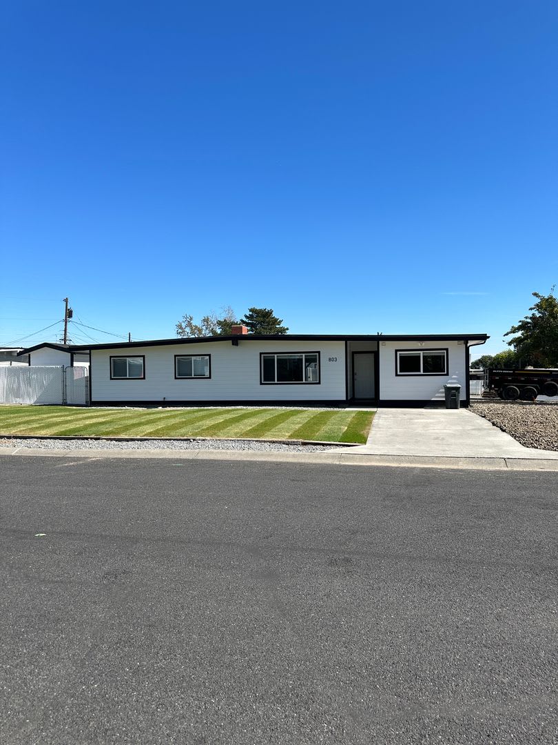 Completely Remodeled 4 Bedroom 2 Bath Home for Rent W/ 30x30 Shop!! – photo 1