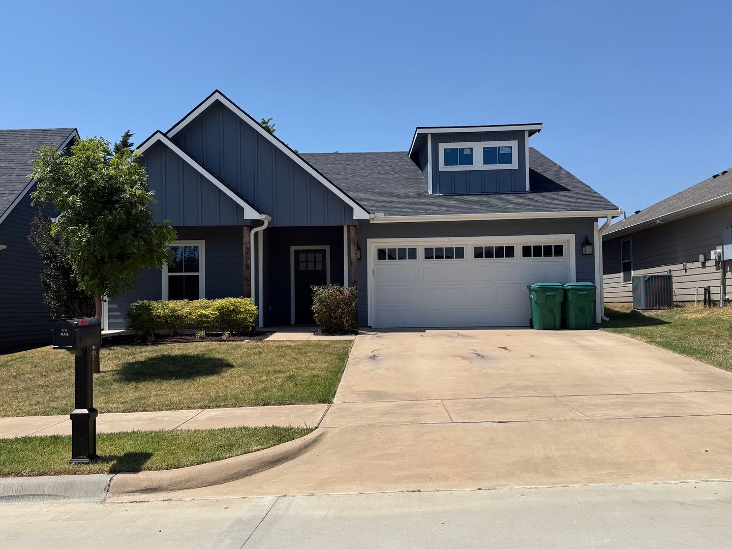 BEAUTIFUL CUSTOM HOME FOR LEASE! 3/2/2 COTTAGES AT MAGNOLIA VILLAGE SHERMAN TX – photo 1