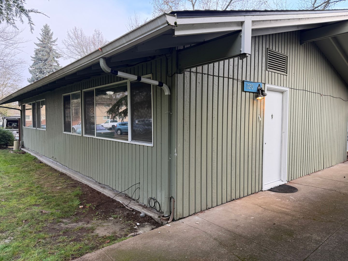 Updated 2 bedroom 1 bath duplex in Eugene! – photo 1