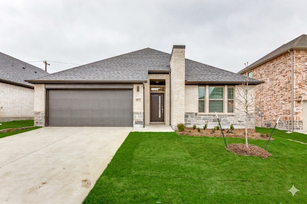 4923 Bellhurst Drive – photo 1