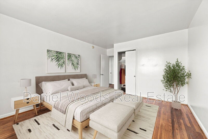 922 Booth St – photo 1 of 10