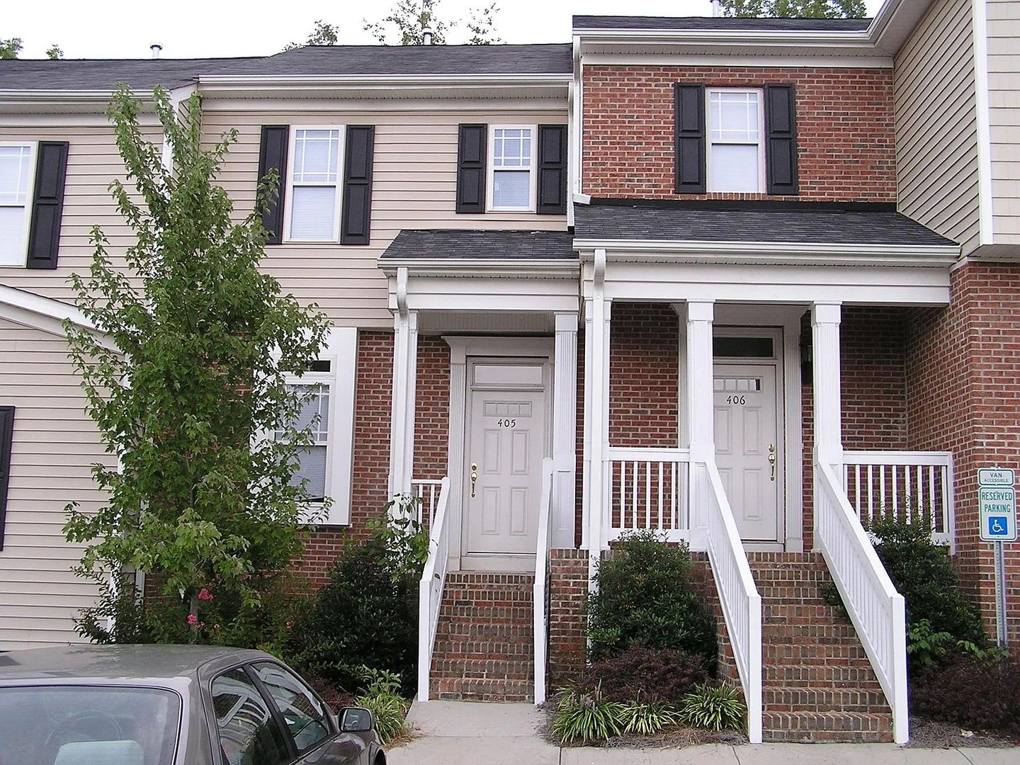 Room In 2 Bedroom Home At Windermere Dr – photo 1