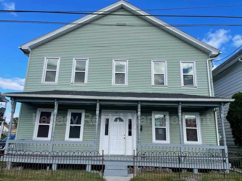 327 East Locust Street – photo 1