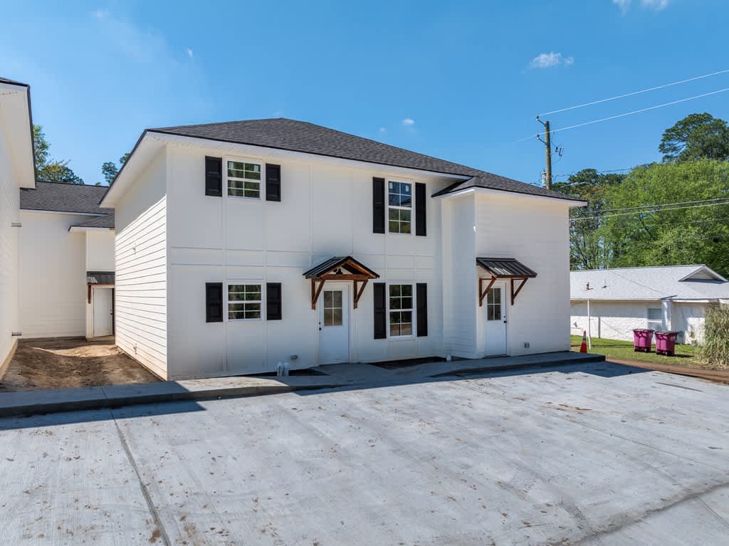 414 6Th Street East A2 – photo 1 of 22