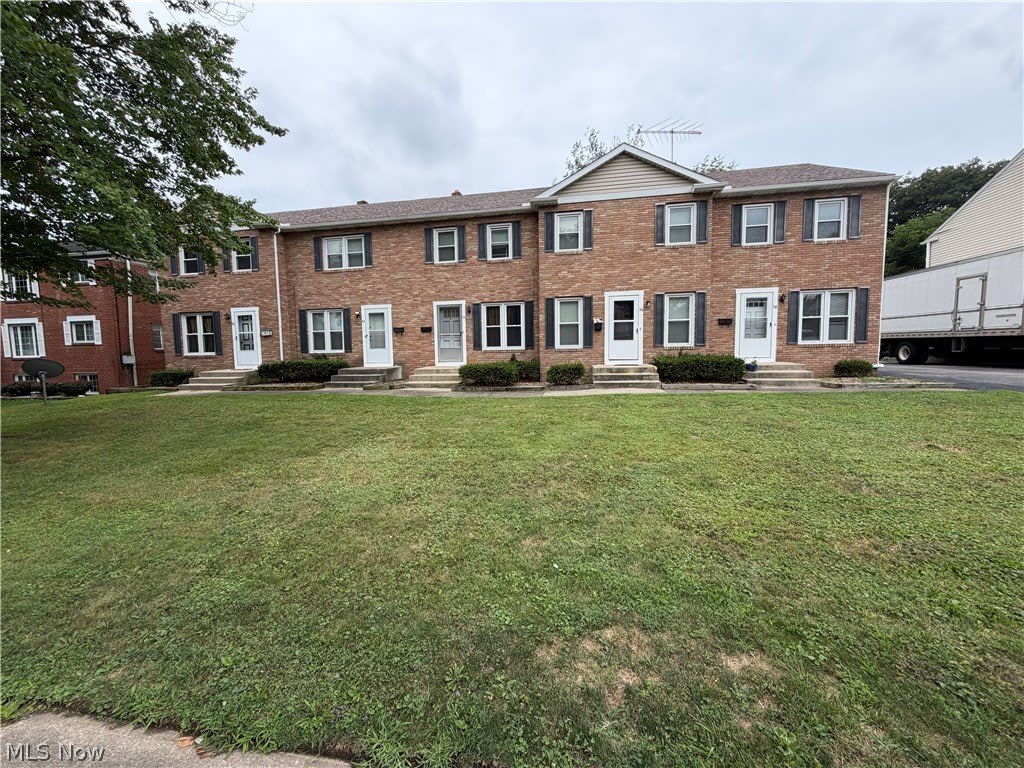 58 N Pershing Avenue – photo 1 of 9