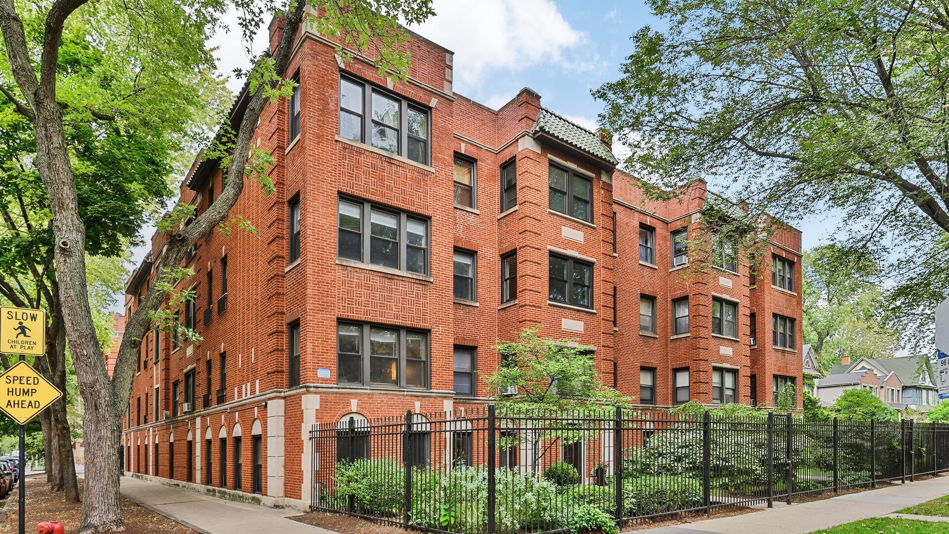 1850 W Lunt Avenue – photo 1