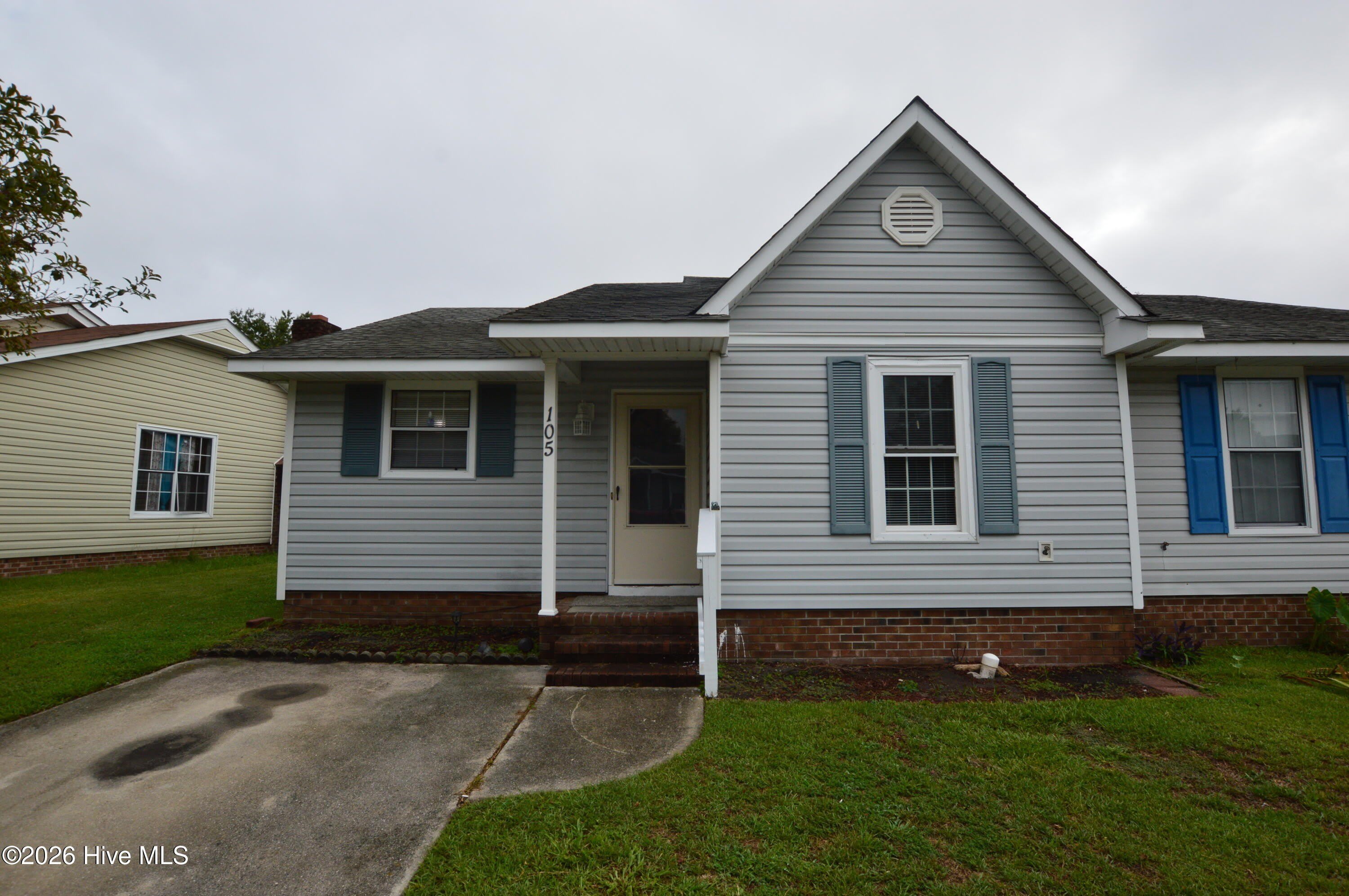 105 Creekview Drive – photo 1