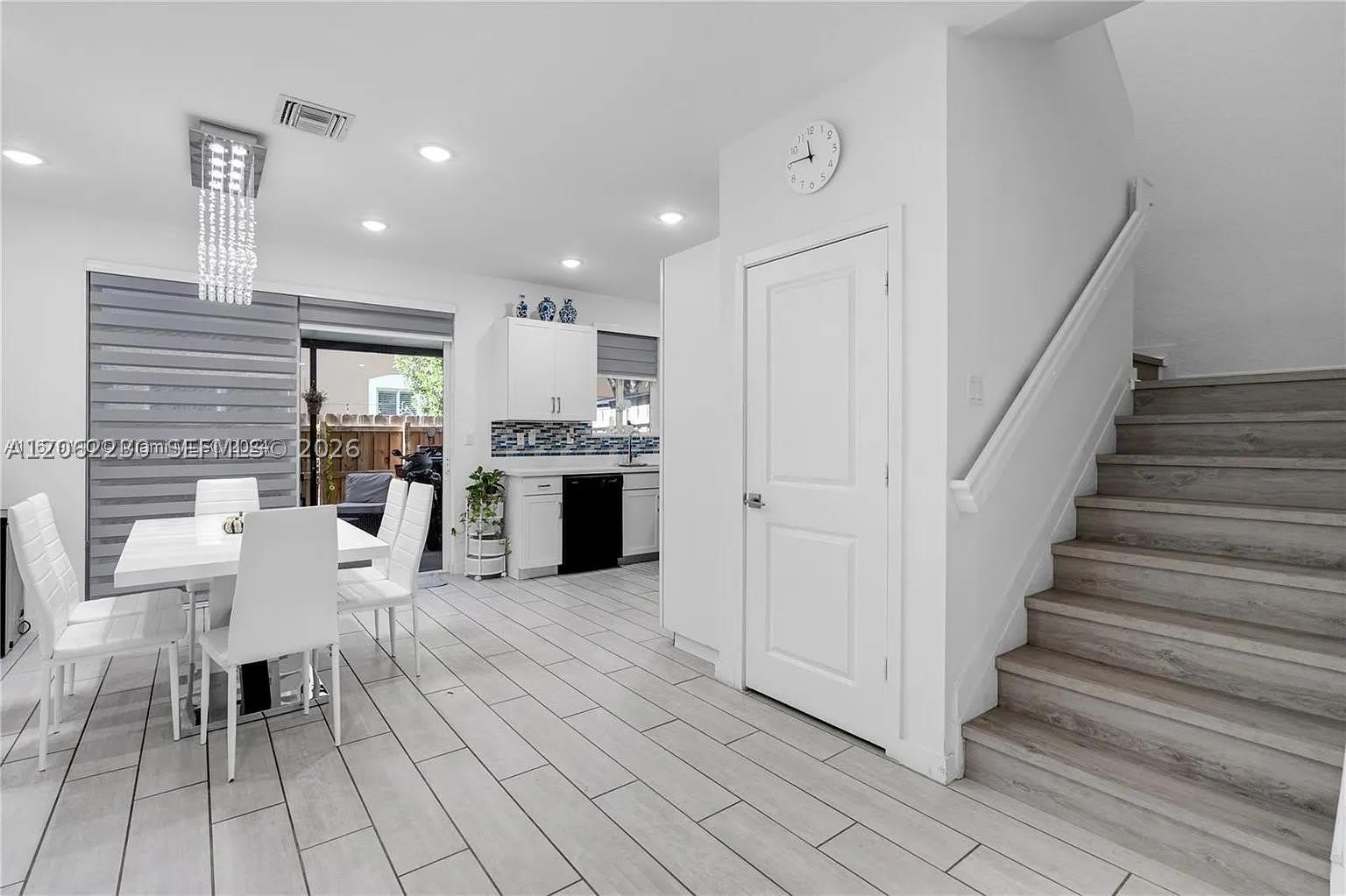 1042 SE 23rd Ter – photo 1