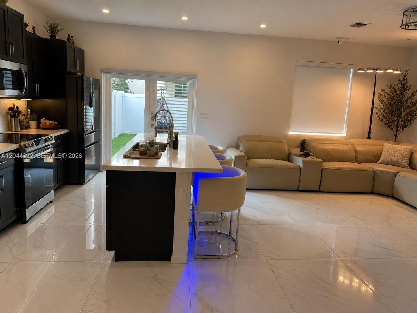 827 SE 18th Street 827, Homestead, FL 33034 – photo 1