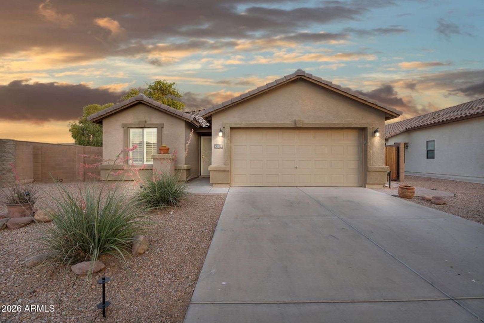 This beautifully maintained 4-bedroom, 3-full-bath home! – photo 1