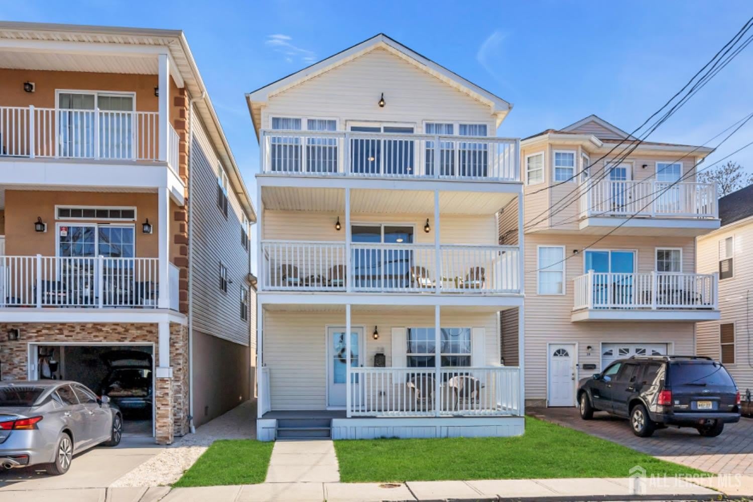 28 Bay Avenue – photo 1 of 15