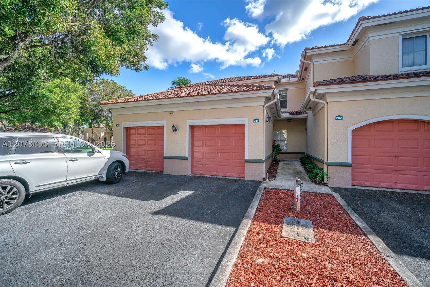 2532 Centergate Dr – photo 1