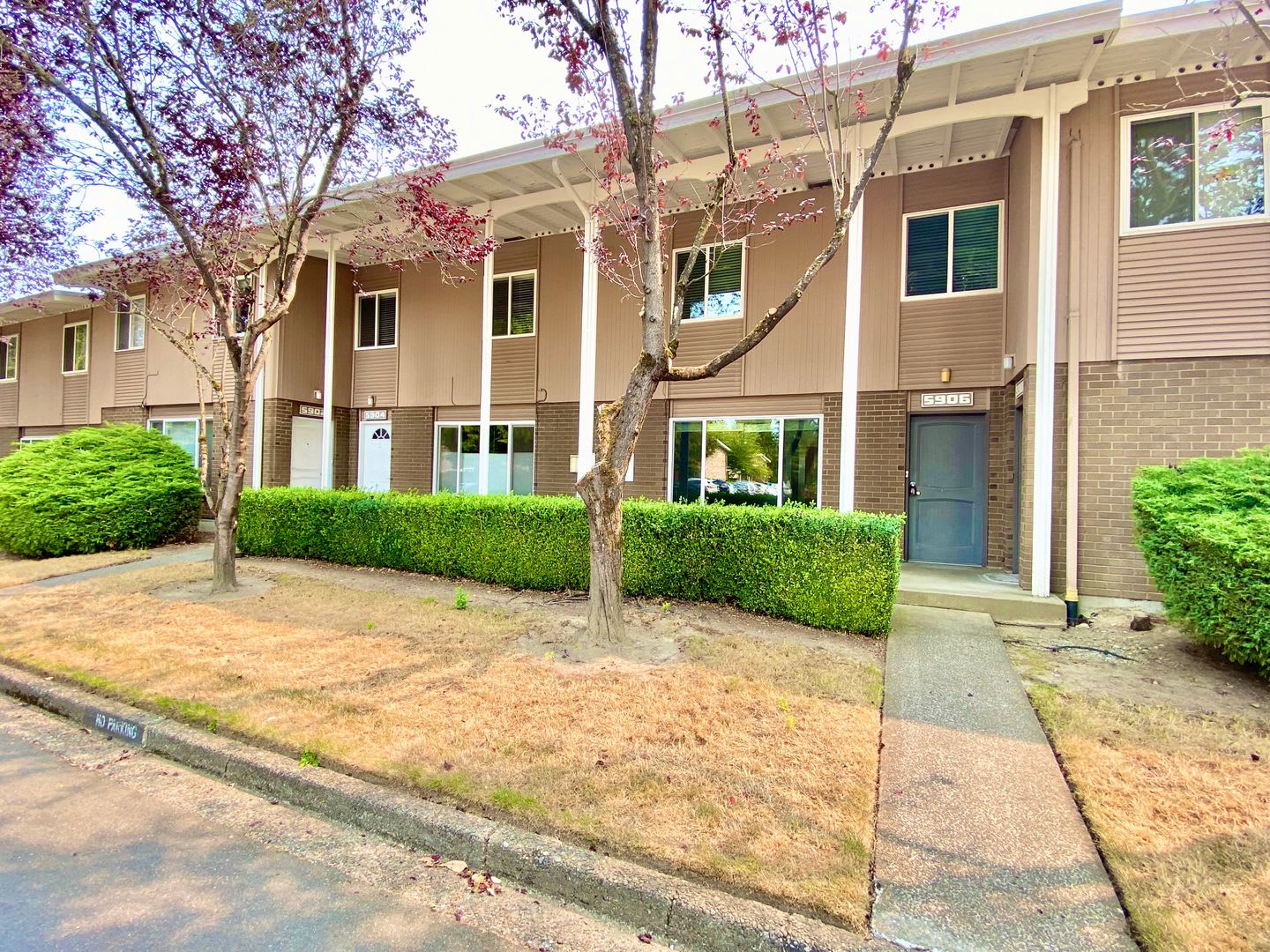 Charming Townhome in Bellevue's Newport Hills Community – photo 1