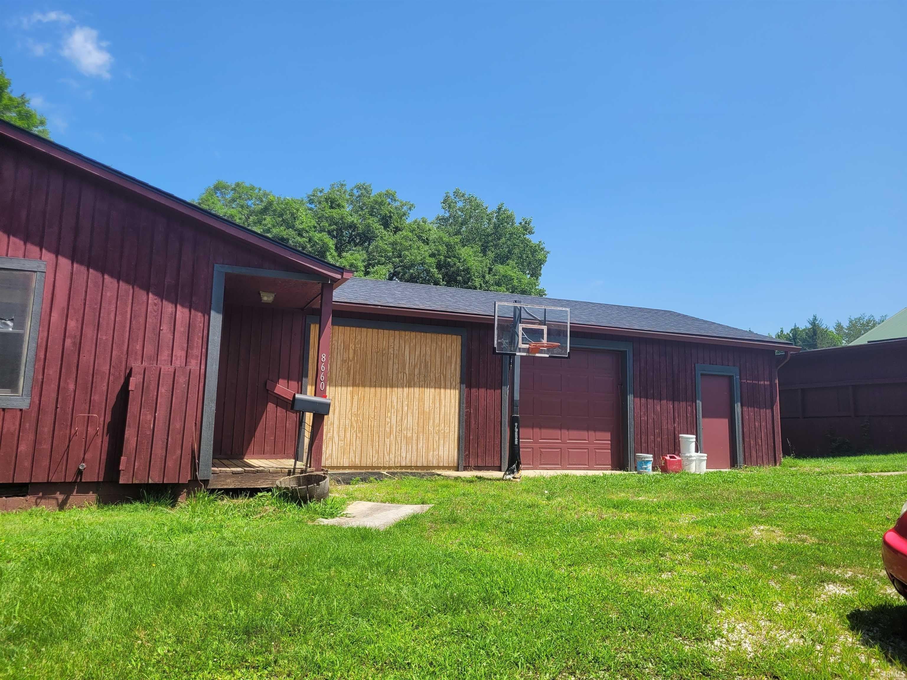 8660 S Fairfax Road – photo 1 of 176