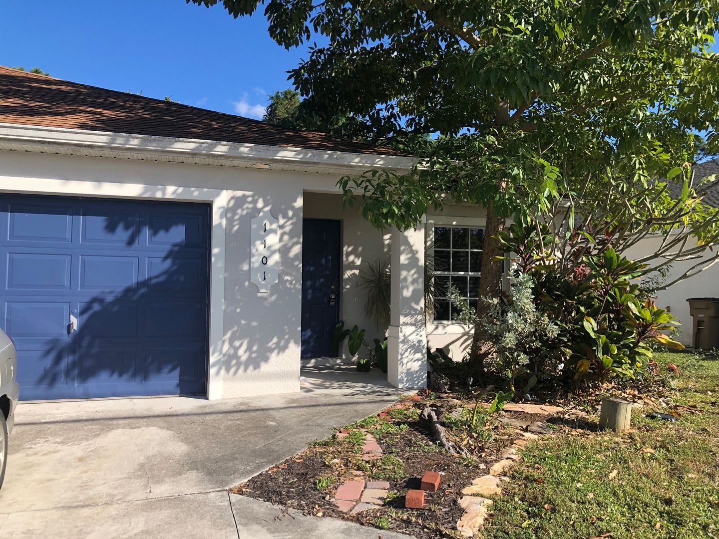Experience this Large Cape Coral 3 bedroom 2 bath duplex with 1 car garage and screened in lanai. – photo 1