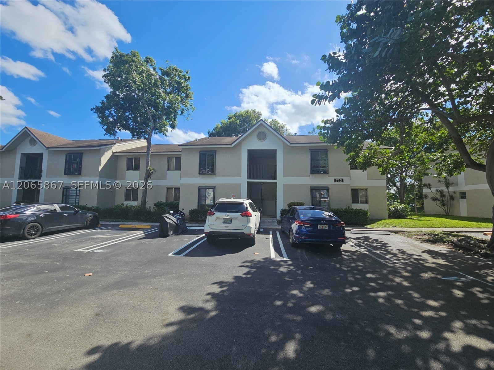 713 Gardens Dr – photo 1