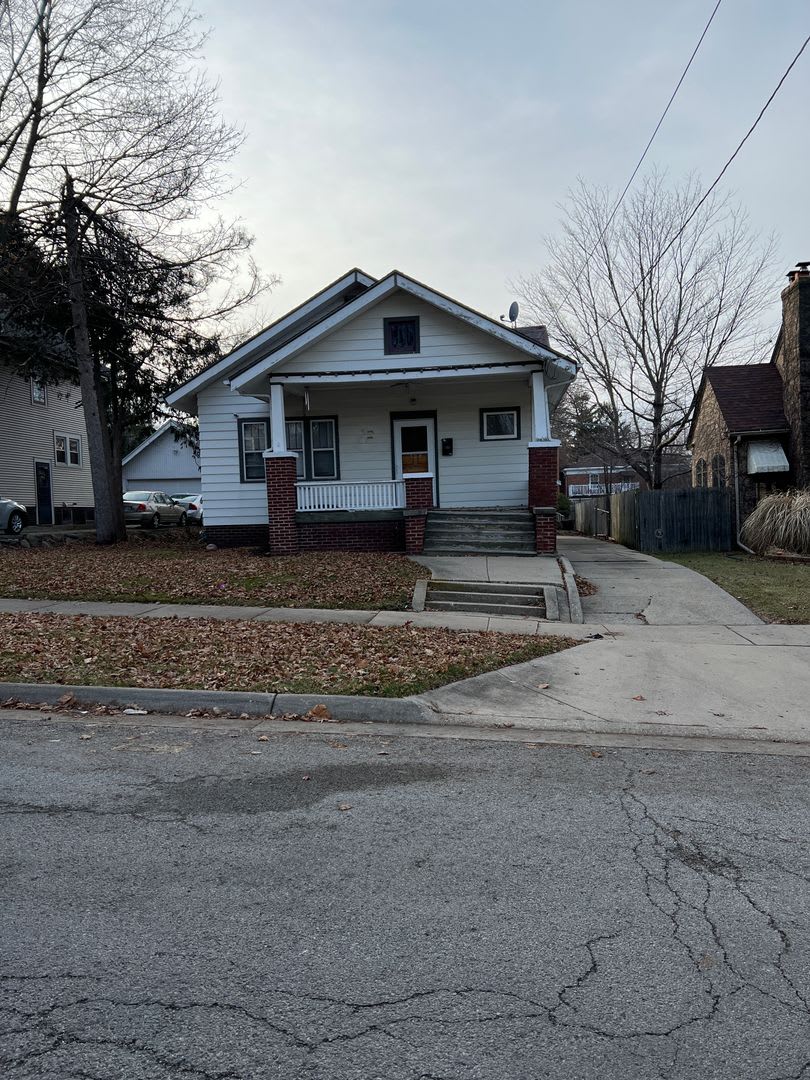132 N Chicago – photo 1