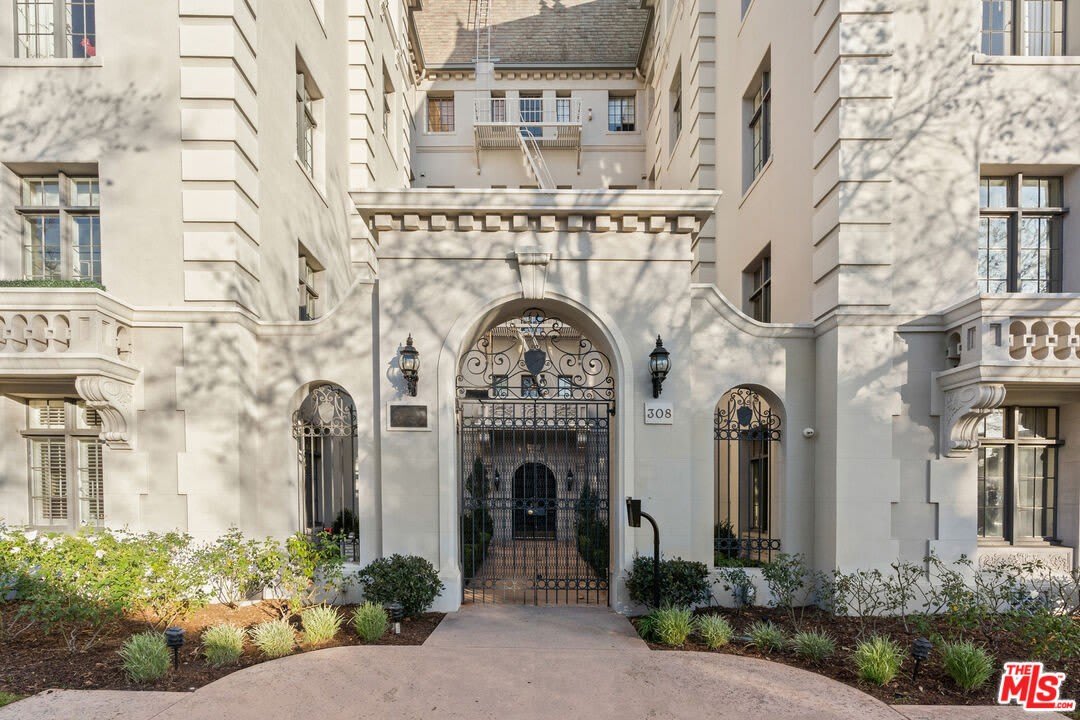 308 N Sycamore – photo 1