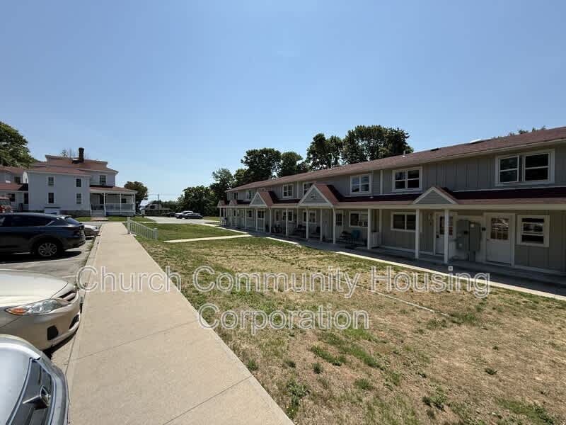 169 Conanicus Ave – photo 1 of 10