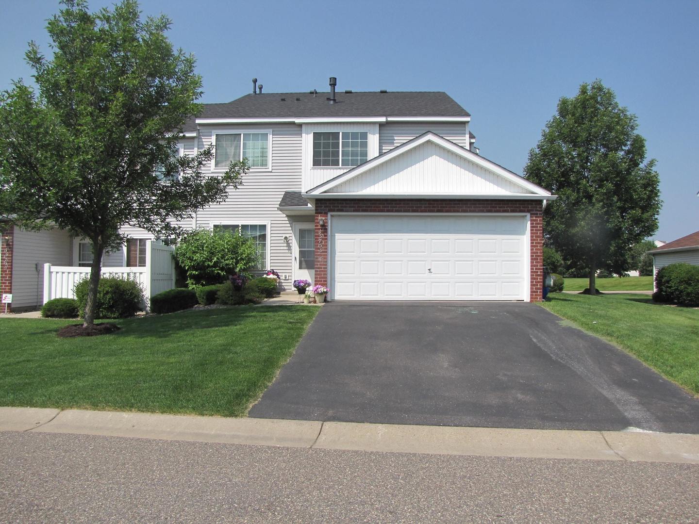 Convenient Location *2Bed/1.5Bth plus Loft* Townhome in Apple Valley. Avail Sept. 1 – photo 1