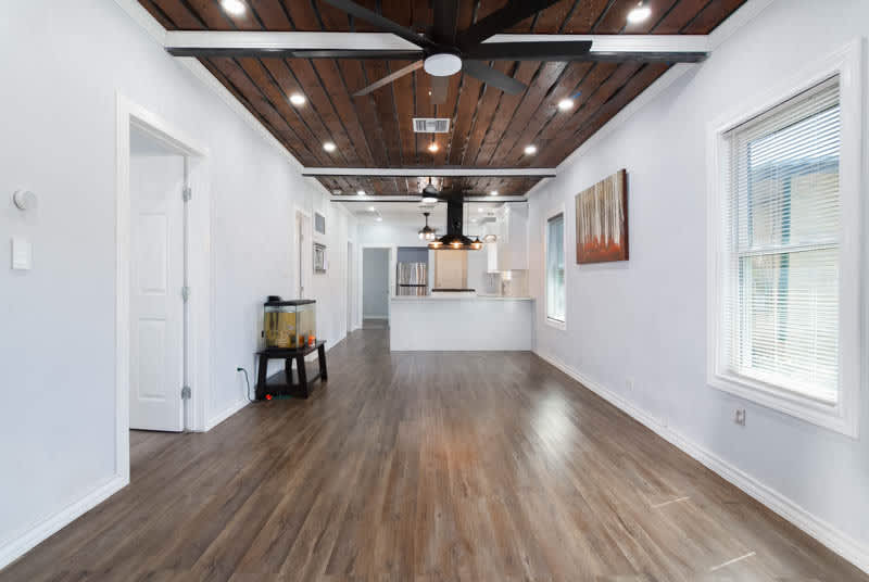 560 West Highland Boulevard – photo 1