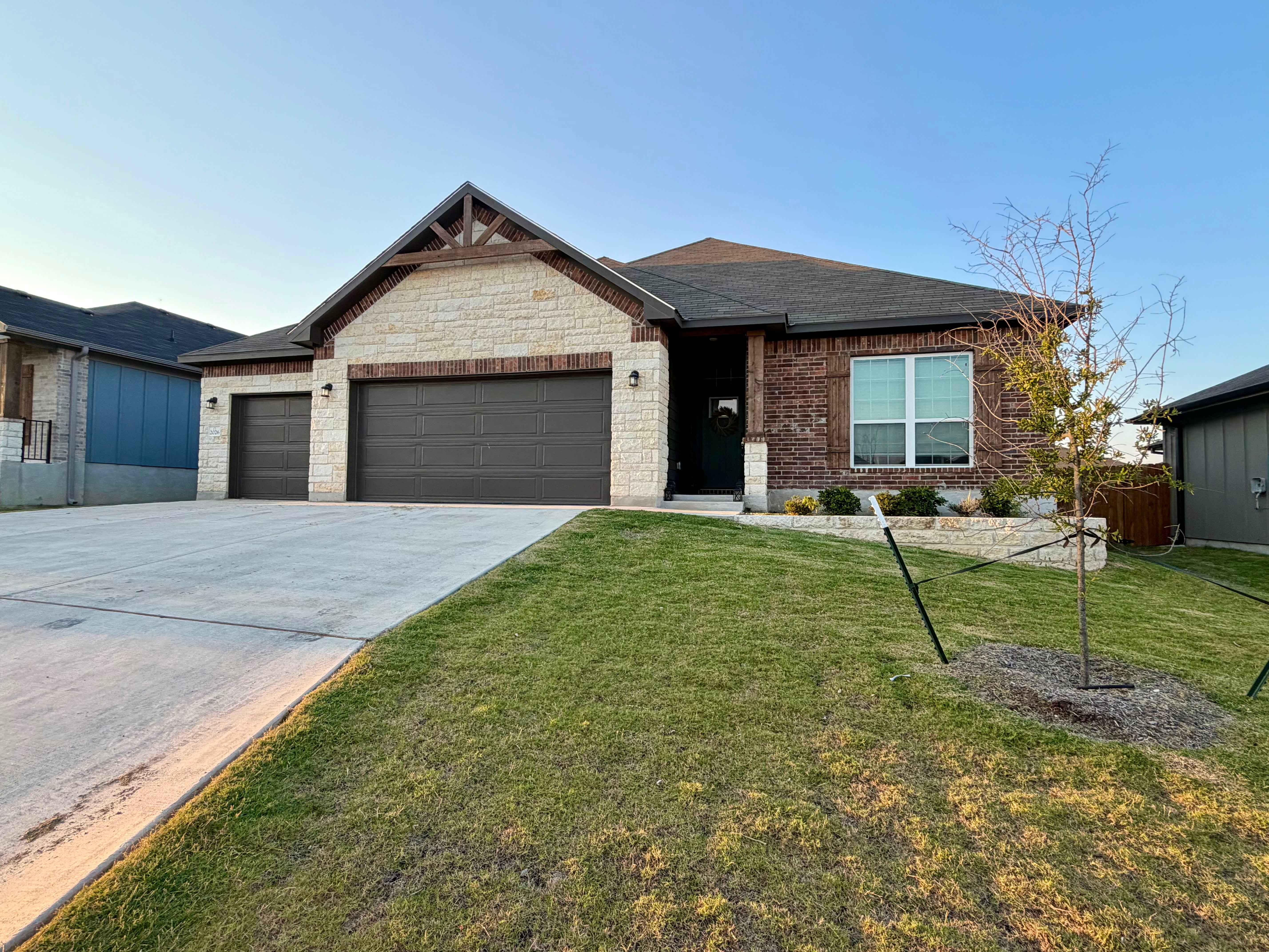 2026 Yarrelton Dr – photo 1