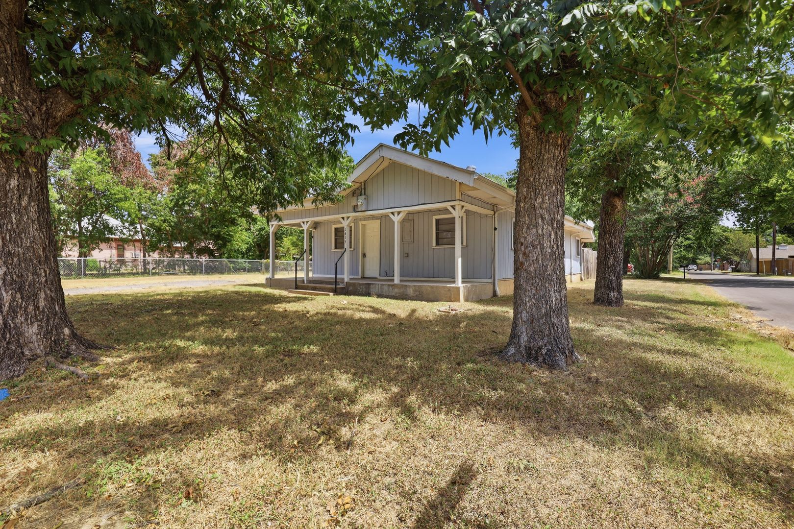 Cute in Cleburne – photo 1